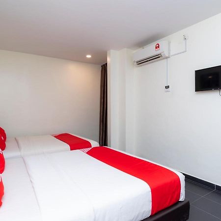 Oyo 44095 Bluewater Hotel Mersing Exterior foto